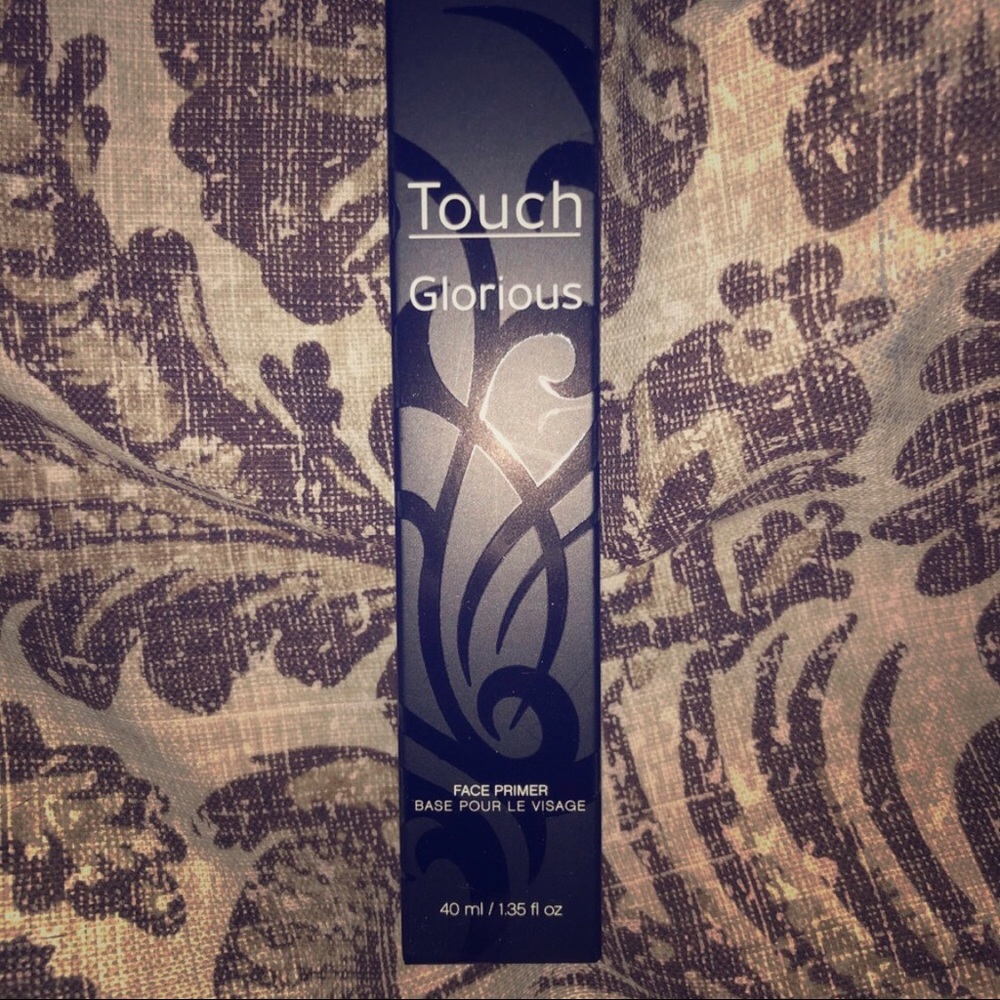 Younique Primer/Foundation/ Brush